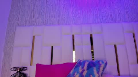 Snapshot of hillary_uckerman_ chatting on April 23, 11:31 am Hillary online show from April 23, 11:31 am