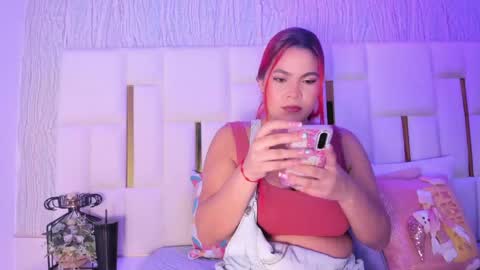 Snapshot of hillary_uckerman_ chatting on May 22, 11:38 am Hillary online show from May 22, 11:38 am