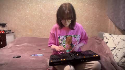 Snapshot of hillaryvind chatting on April 8, 3:01 pm Lana online show from April 8, 3:01 pm