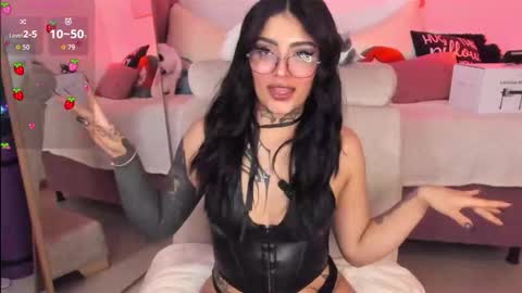 Snapshot of hinataweed01 chatting on October 14, 3:40 am  Karol  Independent Model online show from October 14, 3:40 am