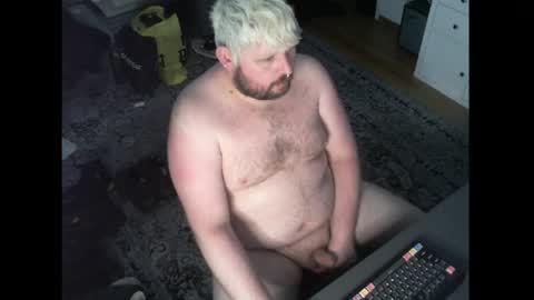 hipguy91 online show from May 6, 6:57 pm