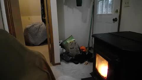 Snapshot of hippiezen chatting on December 1, 10:43 pm Hippie Jijm online show from December 1, 10:43 pm