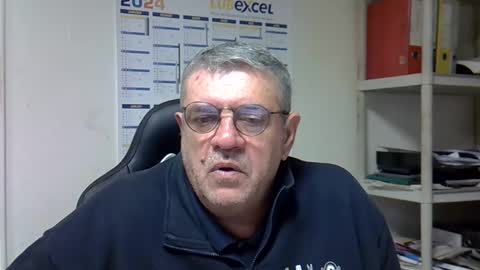 Snapshot of hippopotame17 chatting on December 5, 6:10 am hippo online show from December 5, 6:10 am