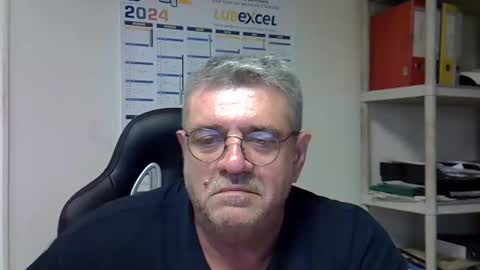 Snapshot of hippopotame17 chatting on December 6, 12:49 pm hippo online show from December 6, 12:49 pm