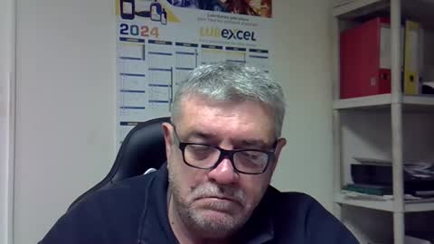 Snapshot of hippopotame17 chatting on December 10, 6:44 am hippo online show from December 10, 6:44 am