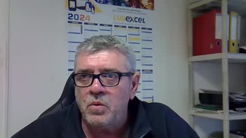 Snapshot of hippopotame17 chatting on December 10, 2:28 pm hippo online show from December 10, 2:28 pm