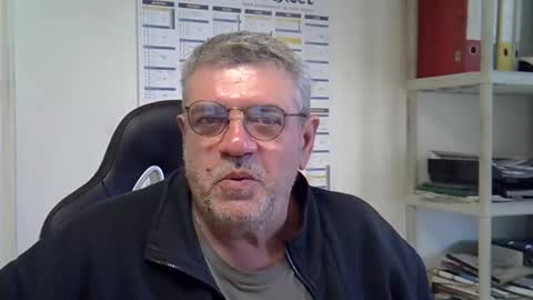 Snapshot of hippopotame17 chatting on December 11, 9:52 am hippo online show from December 11, 9:52 am