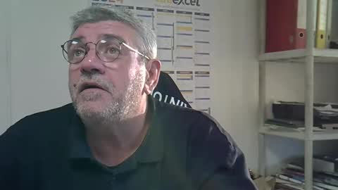 Snapshot of hippopotame17 chatting on December 13, 3:32 pm hippo online show from December 13, 3:32 pm