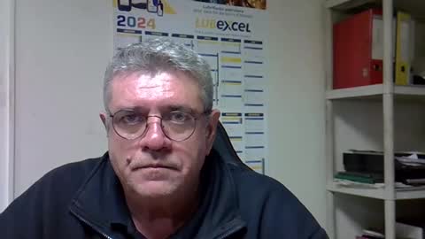 Snapshot of hippopotame17 chatting on December 17, 4:43 pm hippo online show from December 17, 4:43 pm