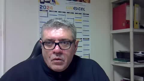 Snapshot of hippopotame17 chatting on December 18, 6:32 am hippo online show from December 18, 6:32 am