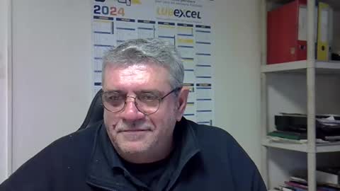 Snapshot of hippopotame17 chatting on December 20, 7:44 am hippo online show from December 20, 7:44 am