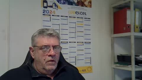 Snapshot of hippopotame17 chatting on December 24, 9:17 am hippo online show from December 24, 9:17 am