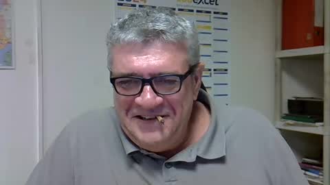 Snapshot of hippopotame17 chatting on December 27, 1:39 pm hippo online show from December 27, 1:39 pm