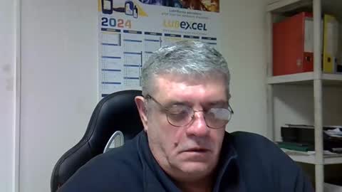 Snapshot of hippopotame17 chatting on January 3, 6:44 am hippo online show from January 3, 6:44 am