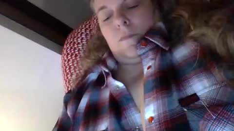 hippysnewhere online show from April 26, 12:52 am