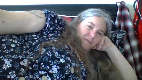 hippysnewhere online show from July 24, 9:35 pm