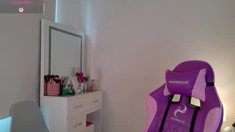 H A N N A H online show from November 14, 8:51 pm