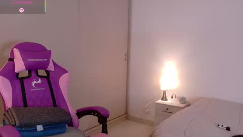 H A N N A H online show from November 15, 9:54 pm