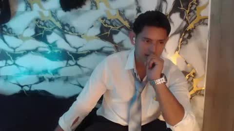 Snapshot of hiroshi_shen2 chatting on August 3, 2:44 pm hirosi shen online show from August 3, 2:44 pm