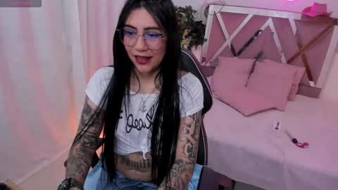 Snapshot of hisis_tay chatting on October 4, 11:41 am hisis online show from October 4, 11:41 am
