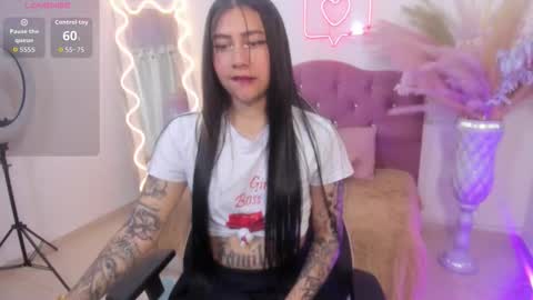 Snapshot of hisis_tay chatting on October 9, 11:52 am hisis online show from October 9, 11:52 am
