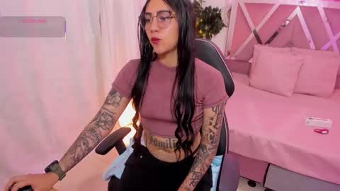 Snapshot of hisis_tay chatting on October 11, 11:42 am hisis online show from October 11, 11:42 am