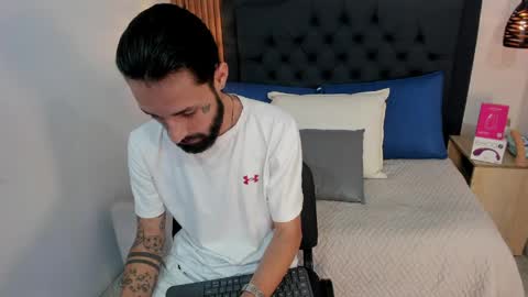 Hisoka online show from April 17, 7:39 pm