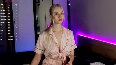 Mary online show from October 1, 6:03 pm