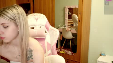 Holly online show from January 7, 6:24 pm