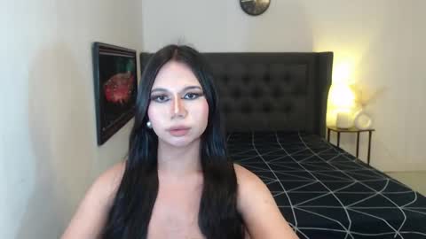 Snapshot of hoe_freesia chatting on May 5, 6:05 pm hoe_freesia online show from May 5, 6:05 pm