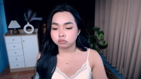 IM NEW HERE ITS ME GIA online show from March 11, 7:58 am