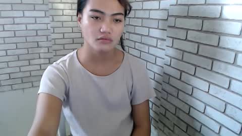 Snapshot of hoelyixia chatting on December 21, 3:57 am Ixia3 online show from December 21, 3:57 am