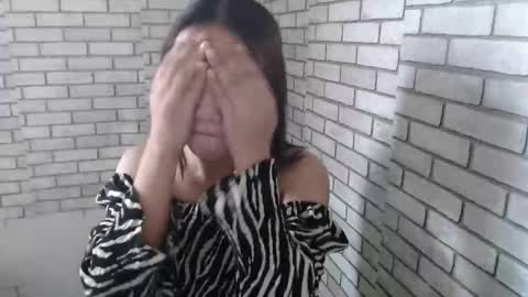 Snapshot of hoelyixia chatting on January 12, 7:24 am Ixia3 online show from January 12, 7:24 am