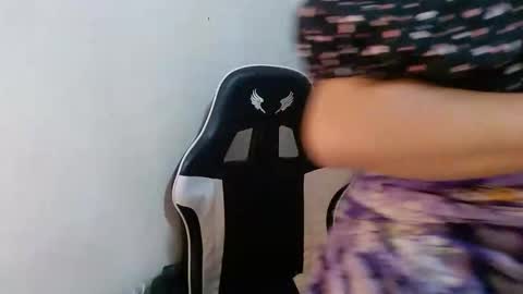 Snapshot of hoelyixia chatting on January 13, 8:47 pm Ixia3 online show from January 13, 8:47 pm