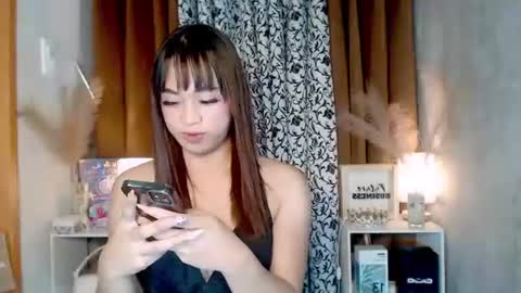 hoelymarie online show from June 25, 2:11 am