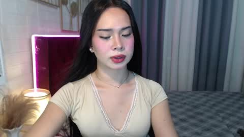 Snapshot of hoelymolly chatting on April 21, 12:01 am hoelymolly online show from April 21, 12:01 am