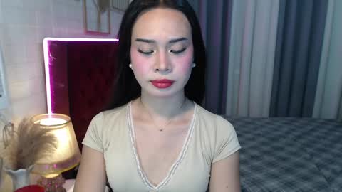 Snapshot of hoelymolly chatting on April 21, 1:42 am hoelymolly online show from April 21, 1:42 am