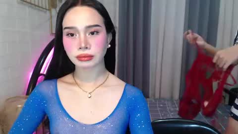 Snapshot of hoelymolly chatting on June 12, 6:29 pm hoelymolly online show from June 12, 6:29 pm