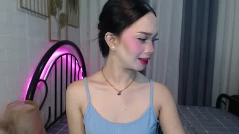 Snapshot of hoelymolly chatting on June 30, 6:31 pm hoelymolly online show from June 30, 6:31 pm