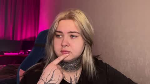 Snapshot of hoffmanite chatting on April 6, 4:57 am hoffmanite online show from April 6, 4:57 am