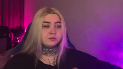 Snapshot of hoffmanite chatting on April 7, 9:10 am hoffmanite online show from April 7, 9:10 am