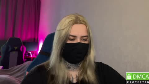 Snapshot of hoffmanite chatting on April 8, 5:51 am hoffmanite online show from April 8, 5:51 am