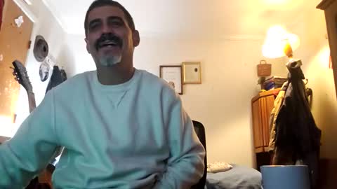 Snapshot of hoglegg99384194 chatting on December 18, 9:04 am hoglegg99384194 online show from December 18, 9:04 am