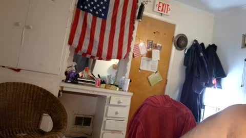 Snapshot of hoglegg99384194 chatting on May 26, 2:29 am hoglegg99384194 online show from May 26, 2:29 am