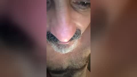 Snapshot of hoglegg99384194 chatting on June 18, 9:14 am hoglegg99384194 online show from June 18, 9:14 am