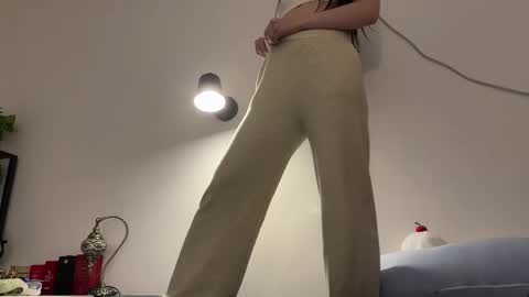 Snapshot of hola_sunflower chatting on October 26, 1:55 am amy online show from October 26, 1:55 am