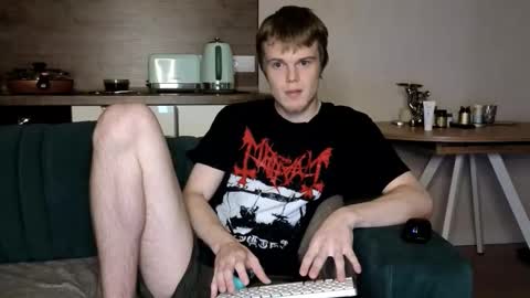 Snapshot of holdonbitch chatting on September 16, 9:05 pm Misha and Stacy online show from September 16, 9:05 pm