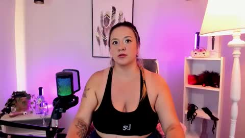 Hollie online show from March 29, 2:28 pm