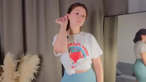 Snapshot of hollihurrigan chatting on November 20, 12:05 pm Molly online show from November 20, 12:05 pm