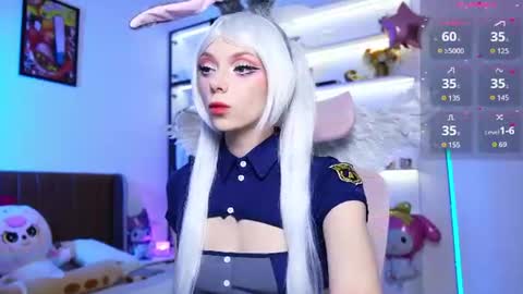 Snapshot of holliwould_ chatting on June 23, 10:57 am Holli online show from June 23, 10:57 am